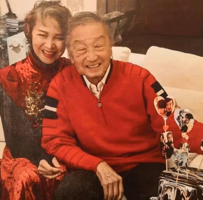 蕭芳芳丈夫癌症去世！曾任TVB亞視高層，結婚42年育2女恩愛有加