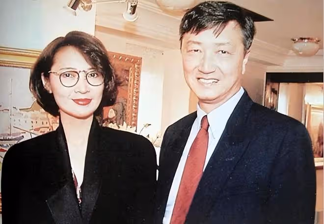蕭芳芳丈夫癌症去世!曾任TVB亞視高層,結婚42年育2女恩愛有加
