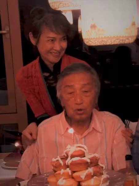 悲痛!影后蕭芳芳82歲丈夫患癌,凌晨睡夢中離世,曾任亞視CEO