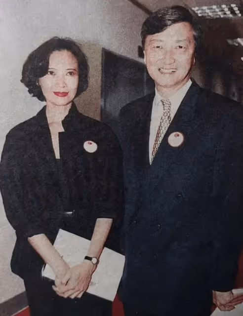 悲痛!影后蕭芳芳82歲丈夫患癌,凌晨睡夢中離世,曾任亞視CEO