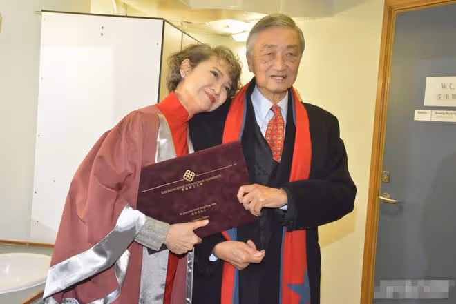 悲痛!影后蕭芳芳82歲丈夫患癌,凌晨睡夢中離世,曾任亞視CEO