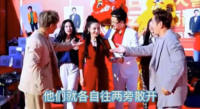 孫耀威陳浩民為內地網紅伴舞!直播淪為背景板,站立不動表情尷尬
