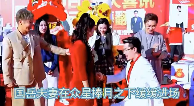 孫耀威陳浩民為內地網紅伴舞!直播淪為背景板,站立不動表情尷尬