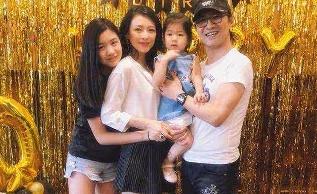 17歲的章子怡有多撩人?大學時期舊照曝光,這才是真正的「玉女」