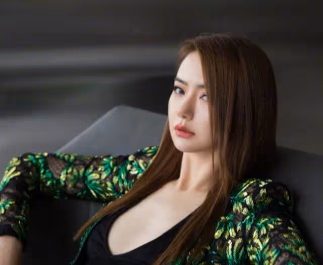 戚薇全素顏生圖流出！37歲面部線條優越，五官清秀少女感十足，網友：難怪李承鉉那麼愛