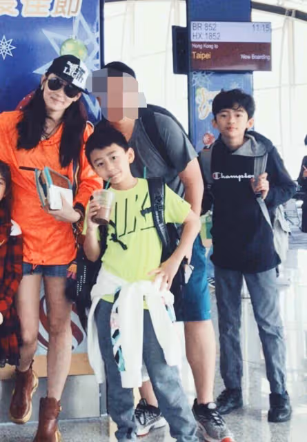 有種「復制粘貼」叫張柏芝二兒子!10歲梳背頭男人味十足,五官精緻近照神似謝霆鋒