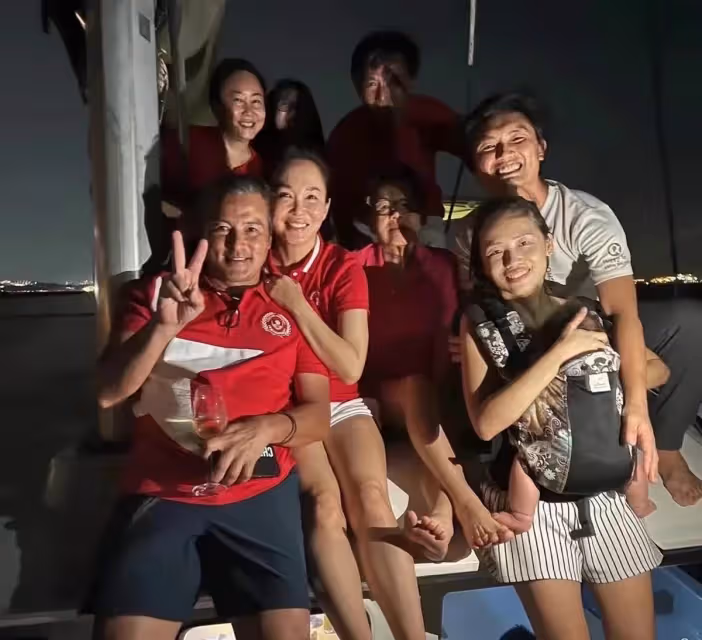 范文芳全家乘遊艇出海慶祝新加坡國慶!51歲李銘順許久不見,看起來滄桑了不少