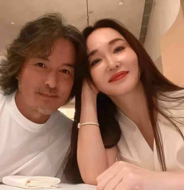 范文芳全家乘遊艇出海慶祝新加坡國慶!51歲李銘順許久不見,看起來滄桑了不少