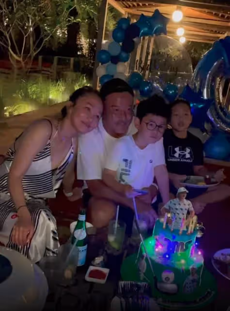 范文芳全家乘遊艇出海慶祝新加坡國慶!51歲李銘順許久不見,看起來滄桑了不少