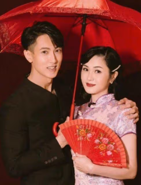 吳尊老婆真漂亮,穿旗袍裙優雅又美麗,長相氣質完全不輸女明星,網友:笑起來和neinei一樣