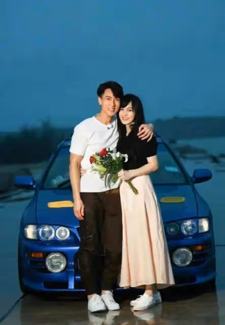 吳尊老婆真漂亮,穿旗袍裙優雅又美麗,長相氣質完全不輸女明星,網友:笑起來和neinei一樣
