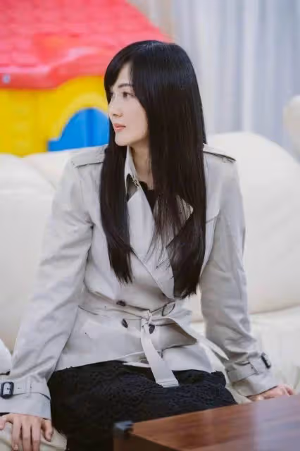 吳尊老婆真漂亮,穿旗袍裙優雅又美麗,長相氣質完全不輸女明星,網友:笑起來和neinei一樣