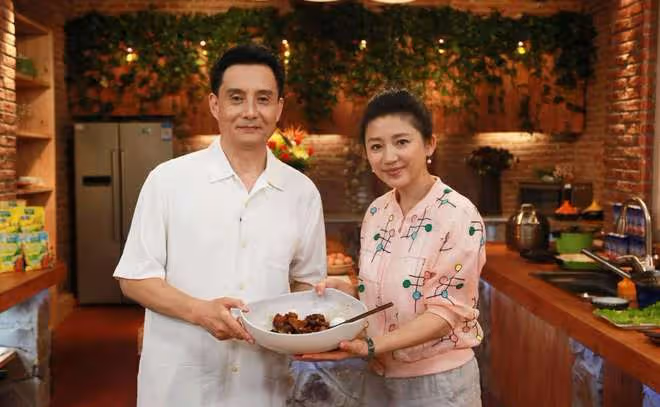 明星奇葩行為大賞：有人一拳打倒同行，有人在片場大罵導演