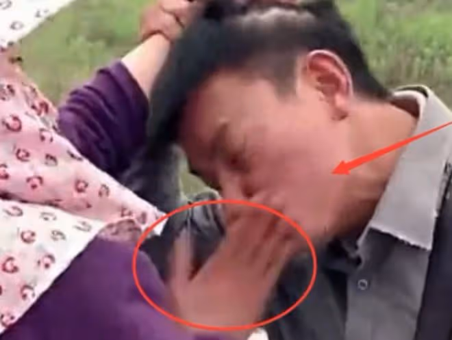 明星奇葩行為大賞：有人一拳打倒同行，有人在片場大罵導演