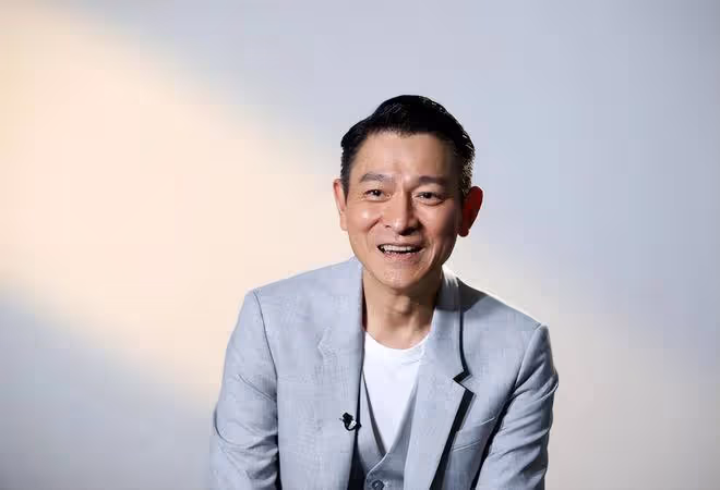 明星奇葩行為大賞：有人一拳打倒同行，有人在片場大罵導演