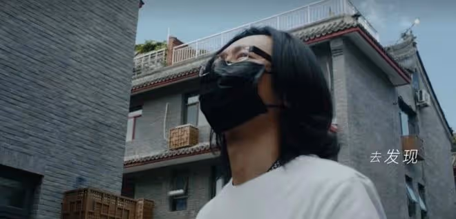 43歲歌手隱退6年復出!留長發仍帥氣似小伙,曾因抑鬱症剃度出家