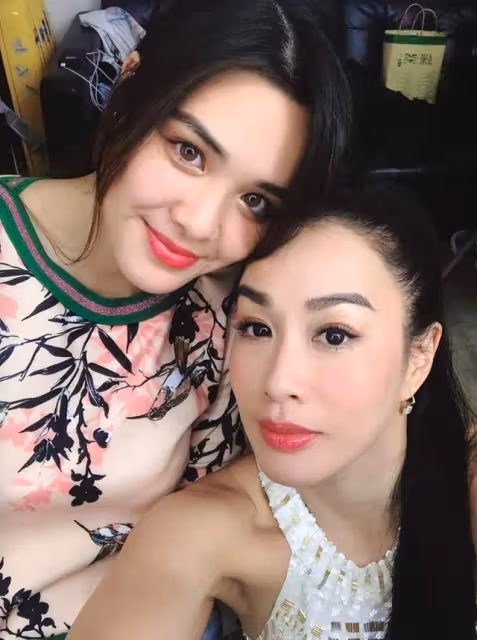 鍾麗緹大女兒發福明顯！腰間三圈贅肉搶眼，與異性貼身同游不避嫌
