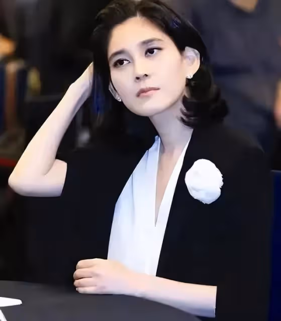 怒甩三星太子爺，再戀國寶級影帝，她把自己活成了真豪門