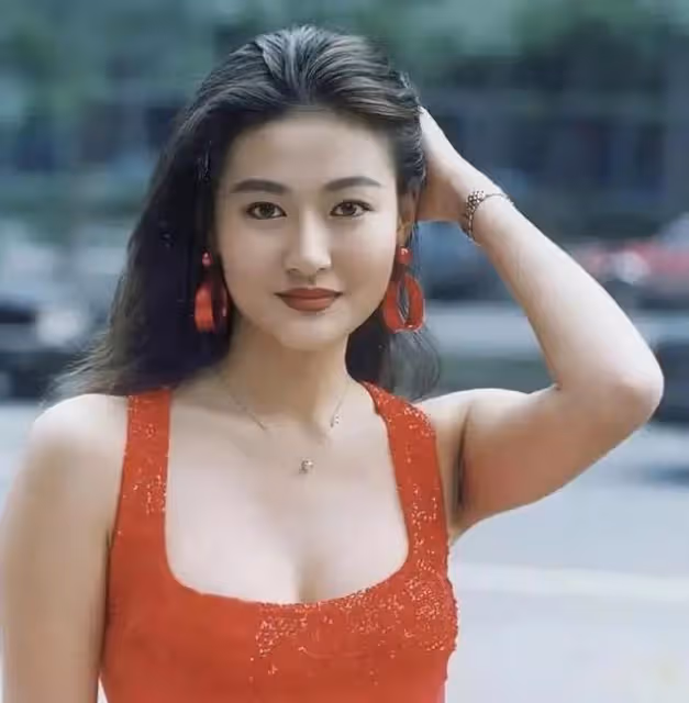 她15歲爆火後,情路坎坷,母親苛待,事業低迷,她要如何逆襲呢?