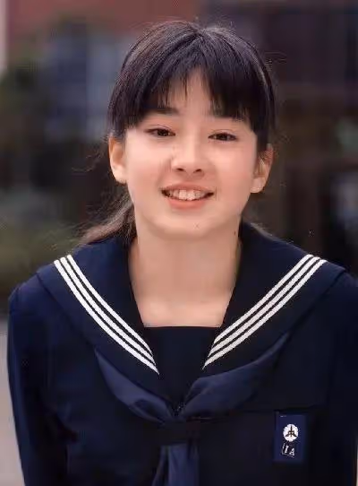 她15歲爆火後,情路坎坷,母親苛待,事業低迷,她要如何逆襲呢?