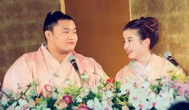 她15歲爆火後,情路坎坷,母親苛待,事業低迷,她要如何逆襲呢?