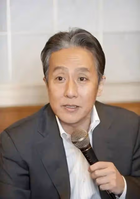 她15歲爆火後,情路坎坷,母親苛待,事業低迷,她要如何逆襲呢?