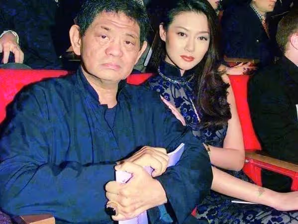 她15歲爆火後,情路坎坷,母親苛待,事業低迷,她要如何逆襲呢?
