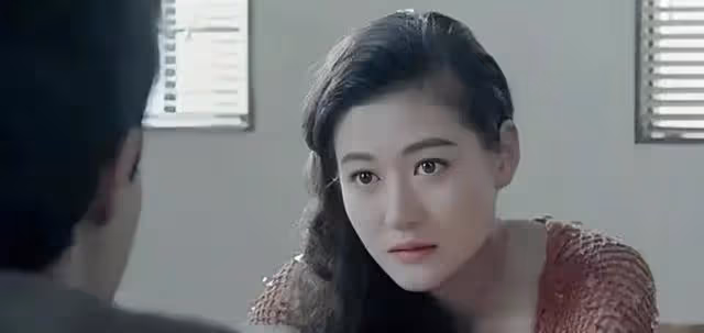 她15歲爆火後,情路坎坷,母親苛待,事業低迷,她要如何逆襲呢?