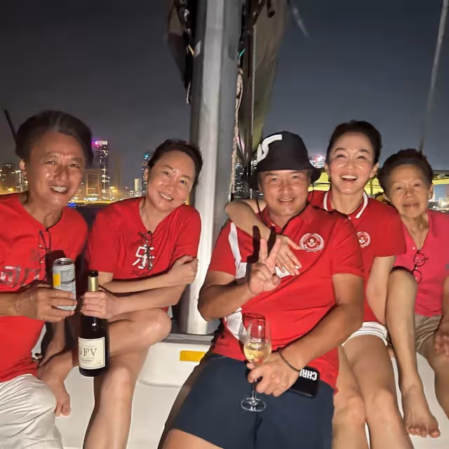 范文芳一家乘遊艇出海慶祝新加坡國慶!51歲李銘順許久不見,看起來滄桑了不少