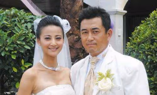三年結兩次婚，搶完別人老公火速再嫁男導演，如今三婚終找到幸福