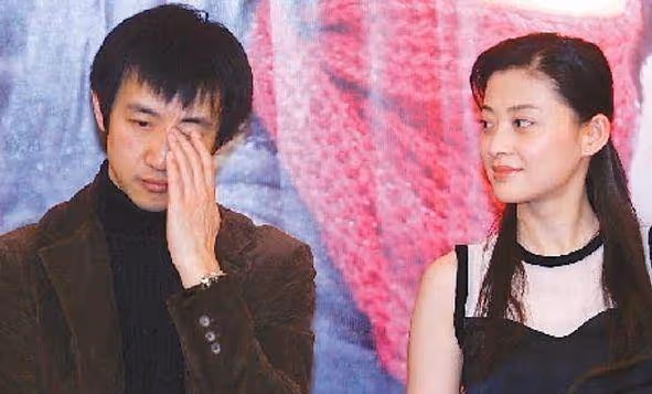 霸屏女神遭遇前任坑！再嫁大十歲現任老公，將她寵成白痴女子？