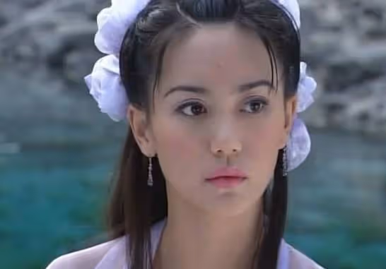 美貌不輸賈靜雯,當紅時嫁大十歲外國老公,今46歲美如少女