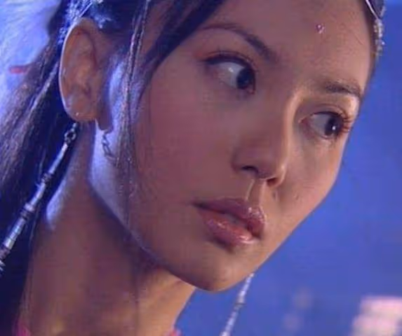 美貌不輸賈靜雯,當紅時嫁大十歲外國老公,今46歲美如少女