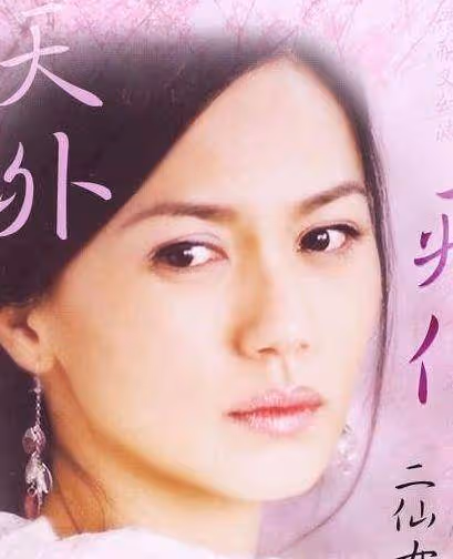 美貌不輸賈靜雯,當紅時嫁大十歲外國老公,今46歲美如少女