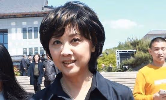 她曾被譽為中國第一美女,二婚嫁老公不要孩子,如今仍貌美如花!