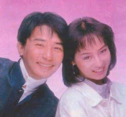 戀上樑朝偉被辜負，39歲嫁入豪門，​結婚多年不生育仍獲老公寵愛