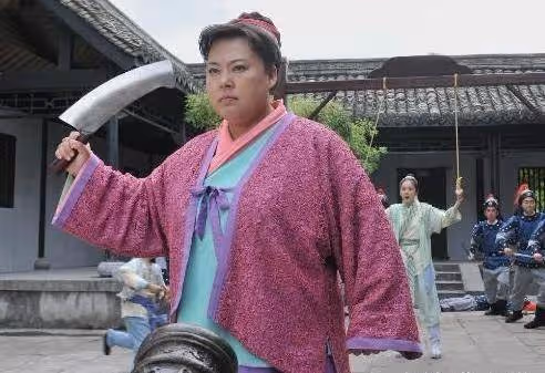 李菁菁回應詐騙千萬:感謝黑粉漲熱度,相信老公,目前無法退錢!