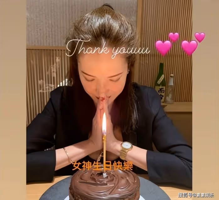 許瑋甯過38歲生日,邱澤點蠟燭慶祝好溫馨,許瑋甯幸福地笑個不停