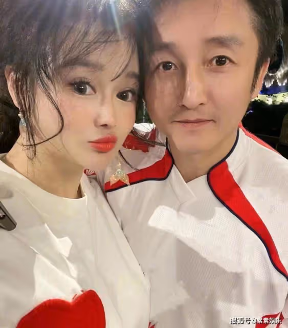 冉瑩穎直播情緒崩潰哭泣,結婚生娃是對於一個女人最大的消耗