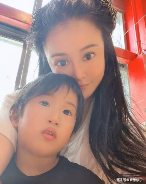 冉瑩穎直播情緒崩潰哭泣,結婚生娃是對於一個女人最大的消耗