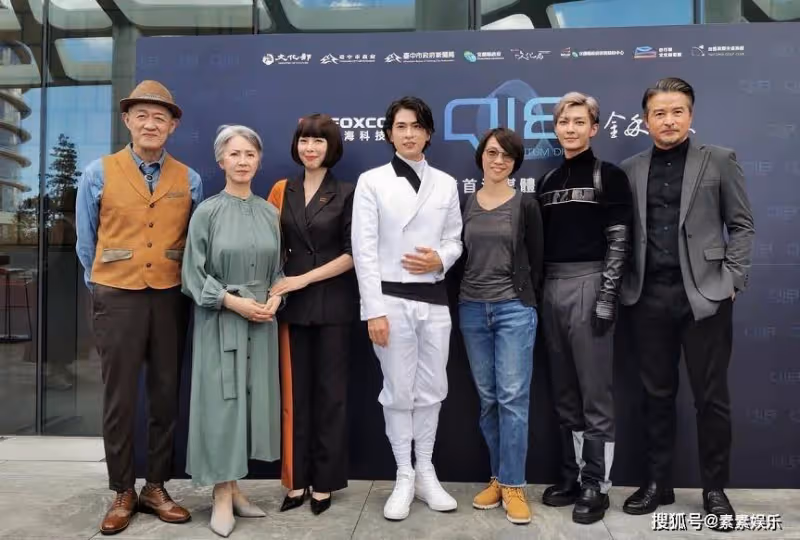 炎亞綸出席活動仍舊拒絕表明立場,故意答非所問:讓我用愛看世界