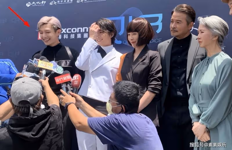炎亞綸出席活動仍舊拒絕表明立場,故意答非所問:讓我用愛看世界