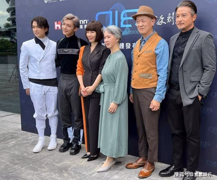 炎亞綸出席活動仍舊拒絕表明立場,故意答非所問:讓我用愛看世界