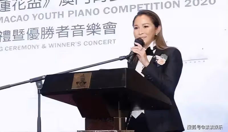 洗米嫂獨自喝下午茶,靜待老公的判決,刑期是她最擔心的問題