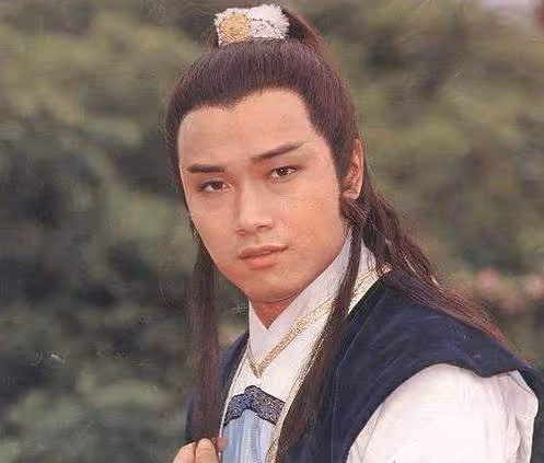 「三哥」苗僑偉，和嬌妻戚美珍結婚30年，恩愛如初未曾鬧過緋聞，獨寵妻子一人：這才是愛情最好的模樣
