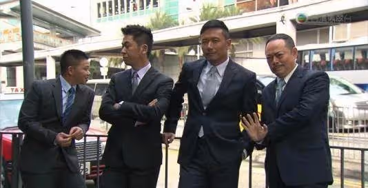 「三哥」苗僑偉，和嬌妻戚美珍結婚30年，恩愛如初未曾鬧過緋聞，獨寵妻子一人：這才是愛情最好的模樣
