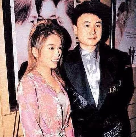 她18歲成名,曾與大8歲富商相戀,如今52歲身家過億卻未婚?