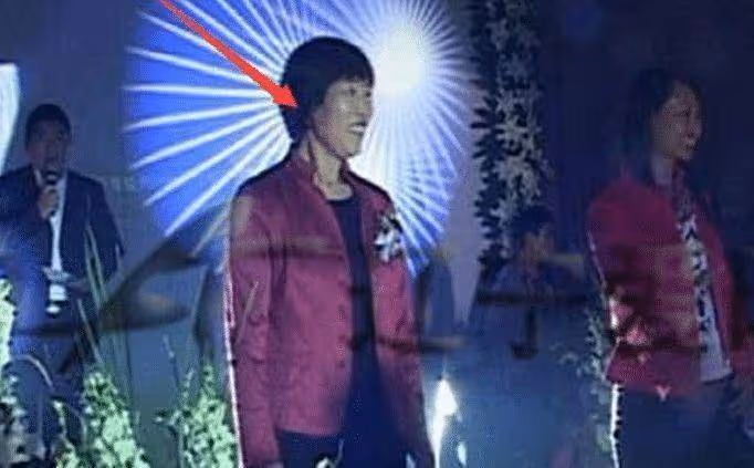 她陪了趙本山12年,被25萬和一台夏利車打發,如今58歲成女富豪