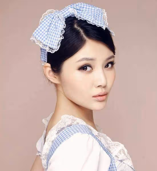 王晶捧不紅的「大嫂」,影帝都束手無策,沈騰卻帶她狂賺25億