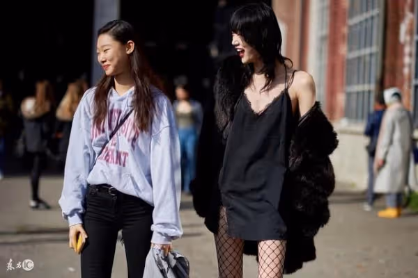 我出軌對象是老婆閨蜜,老婆笑著跟我離婚,銀行的一個簡訊,讓我苦不堪言!